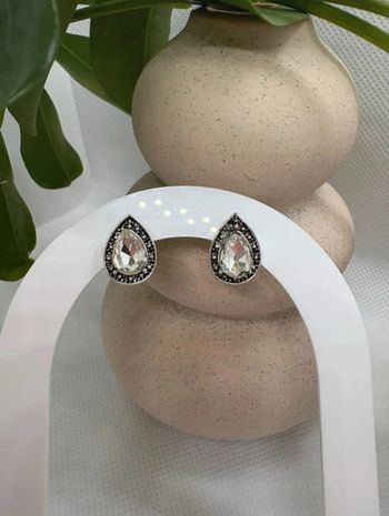 Boucle d'oreille façon goutte d'eau