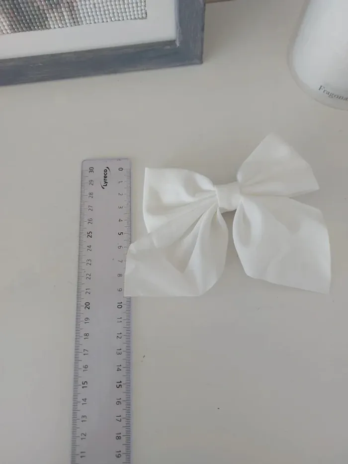 Nœud barrette tissu satiné blanc - photo numéro 3