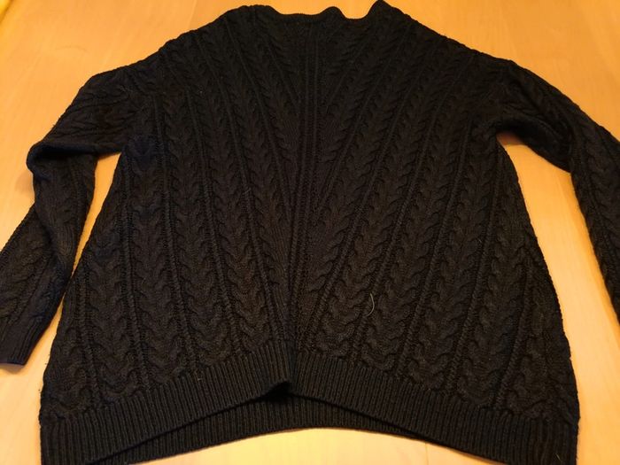 Pull noir U - photo numéro 4