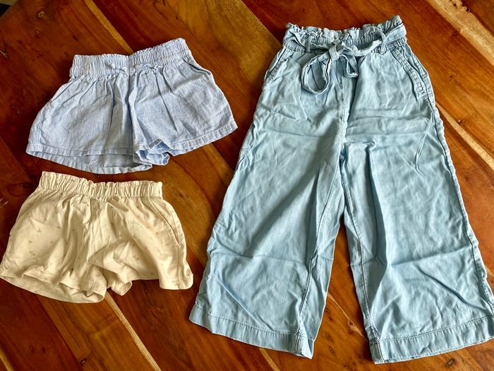 Lot 1 pantalon et 2 shorts fille 4 ans - photo numéro 1