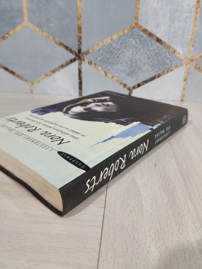 Livre grand format Lieutenant Eve Dallas Nora Roberts - photo numéro 6