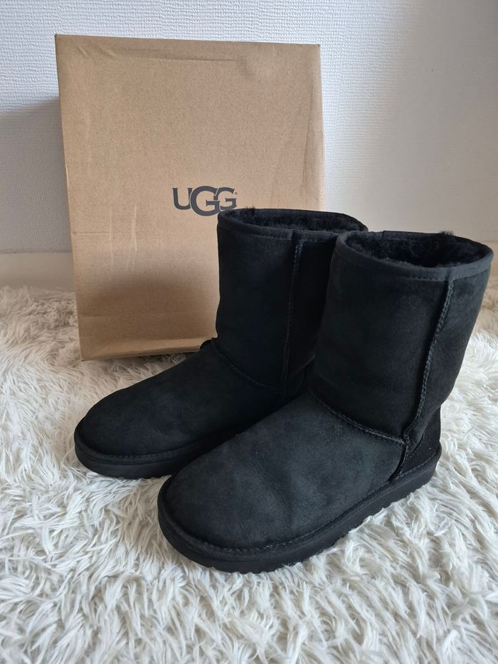 UGG noire - Taille 40 - Neuve - photo numéro 2