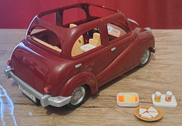 Sylvanians Families la voiture rouge Family Saloon Car - photo numéro 2