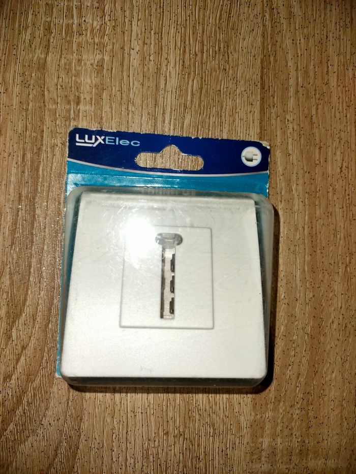 Rallonge et prise de téléphone neuf - photo numéro 2