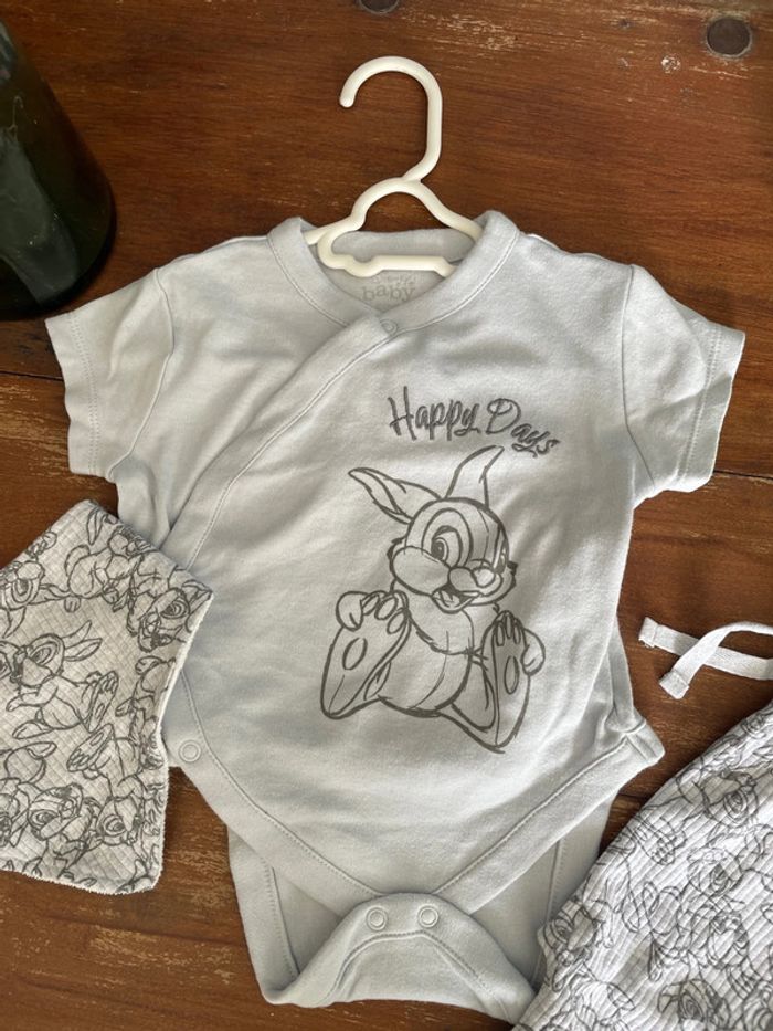 Ensemble bodie manches courtes pantalon et bavette Disney 6 mois - photo numéro 2