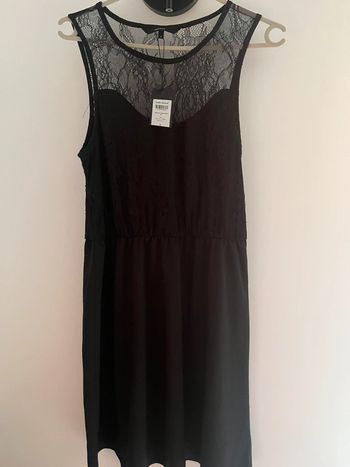 Robe noire dentelle Vero Moda neuve avec étiquette