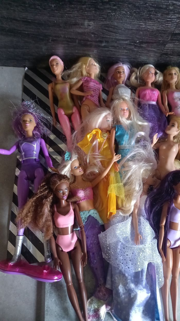Lot poupées barbies - photo numéro 2