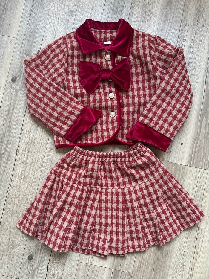 Ensemble fille jupe et veste rouge bordeaux 5 ans - photo numéro 4
