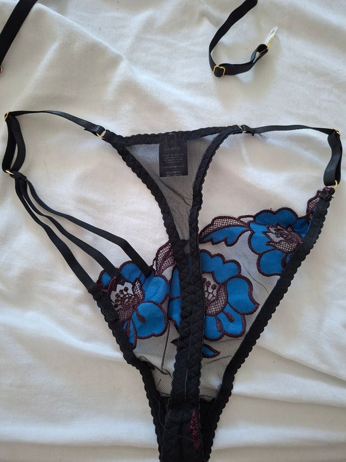 Ensemble lingerie neuf porte jaretelle string et soutif
Neufs 
Taille M
Naked underwear - photo numéro 5