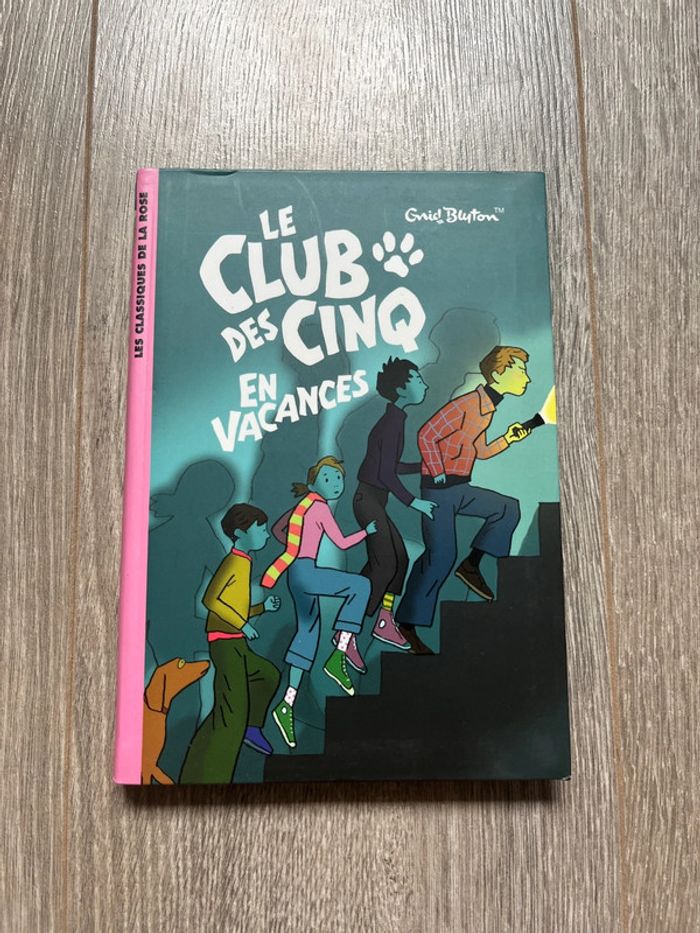 Livre le club des 5 En vacances