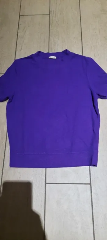 Pull manches courtes.