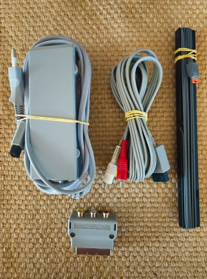 Console Nintendo Wii # Pack Wii Sports pour 2 personnes # - photo numéro 2