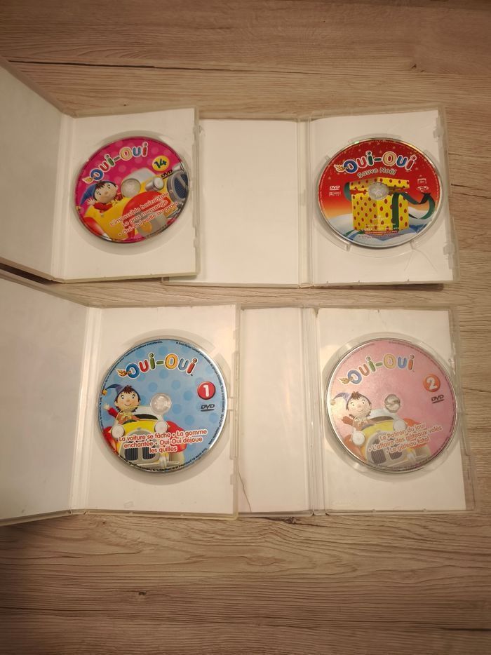 Lot DVD oui oui dont un de Noël - photo numéro 4