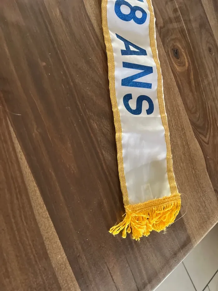 écharpe 18 ans - photo numéro 2