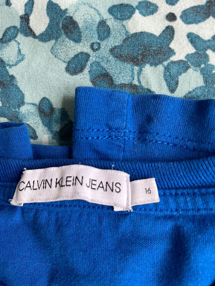 TEE shirt Calvin Klein 16 ans - photo numéro 2