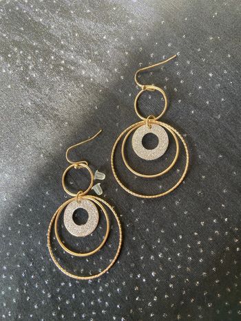 Boucles d'oreilles pendantes fantaisie blanches pailletées