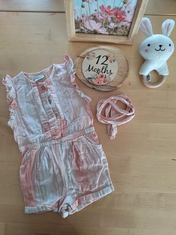 Combinaison pour fille taille 12mois marque tape à l'œil très bon état