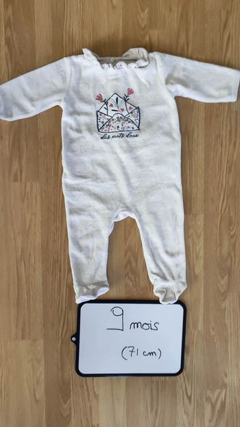 pyjama en velours taille 9 mois