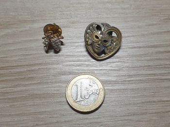 Lot 2 Magnifiques pin's vintage
