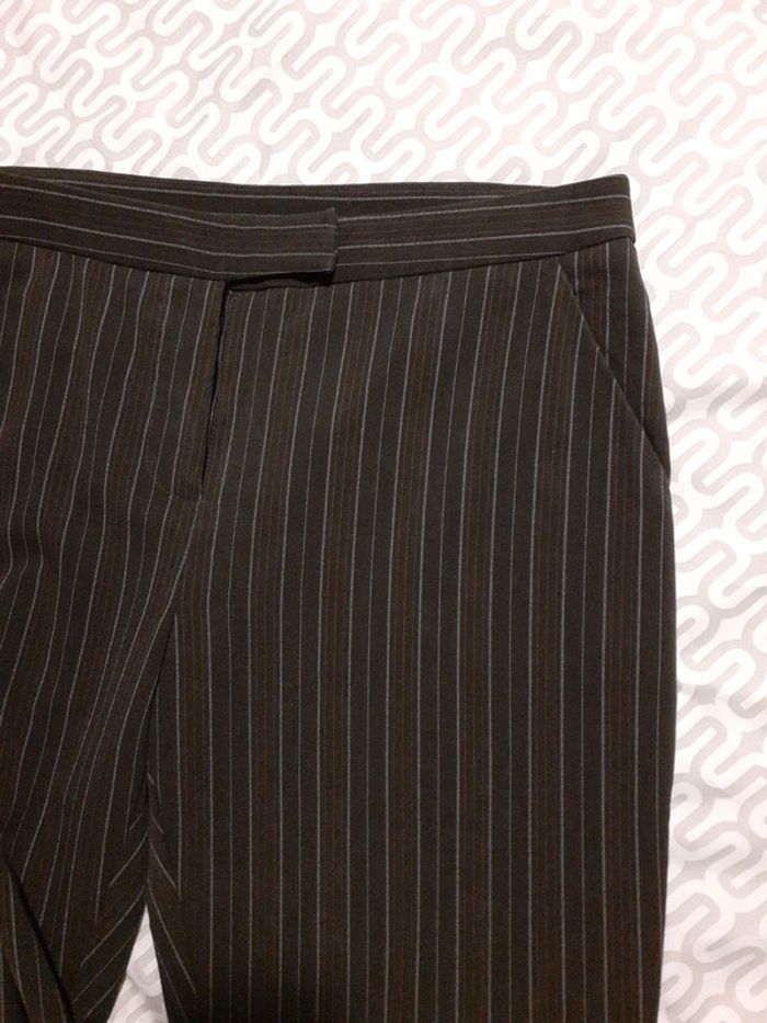 Pantalon court à fines lignes marron - photo numéro 5