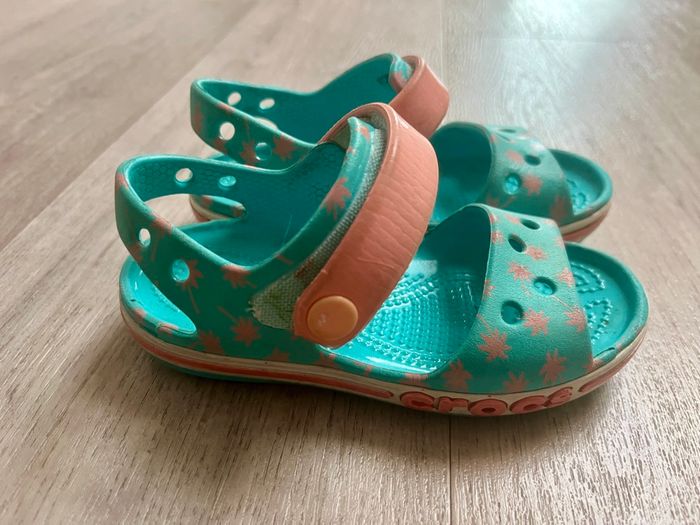 Sandales Crocs taille 25