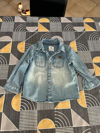 Très jolie chemise en jean