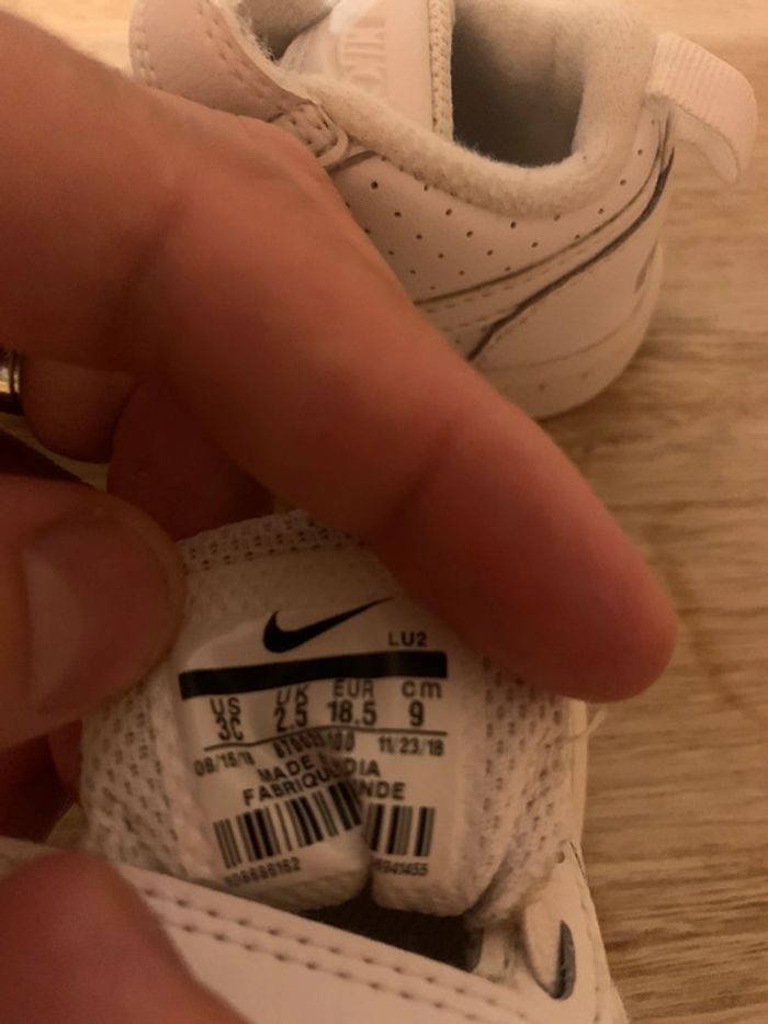 Basket nike taille 18,5 - photo numéro 3