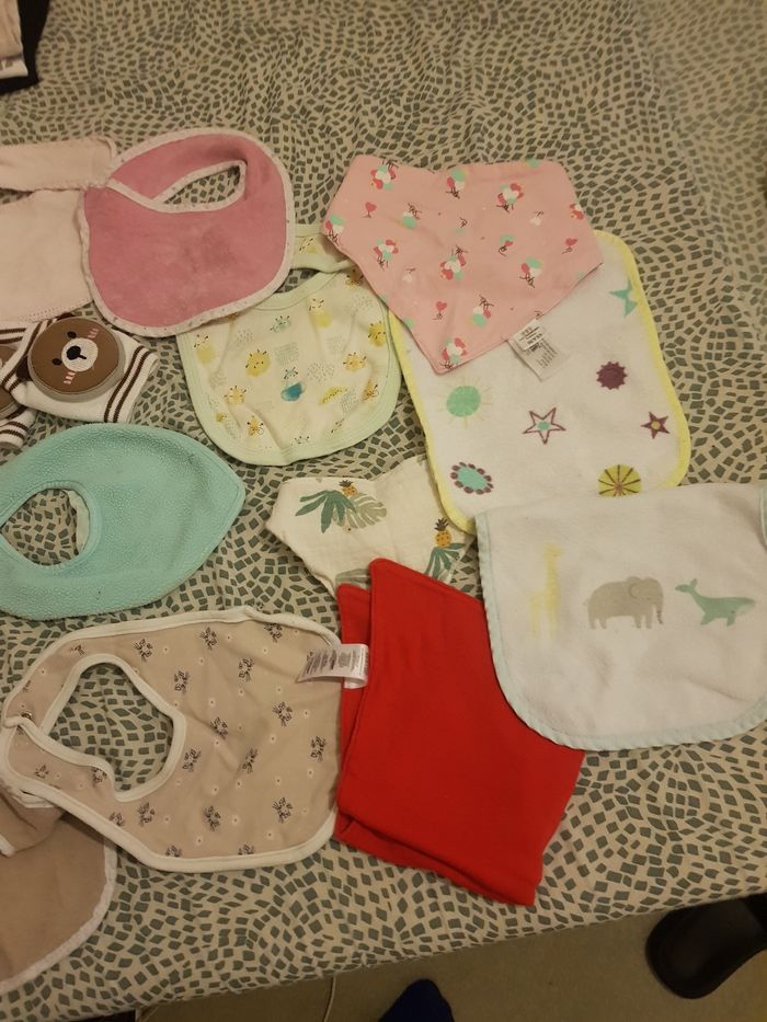 lot de bavoirs - photo numéro 3