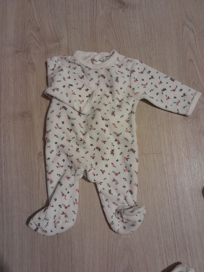 Pyjamas 1 mois - photo numéro 2