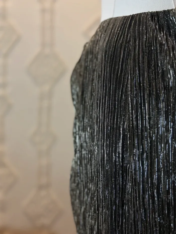 Jupe midi noire plissée brillante glitter Promod – effet drapé chic, taille 36 neuve - photo numéro 9