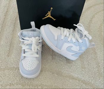 Lot paire de Jordan pointure 22 + doudoune H&M 2 ans 