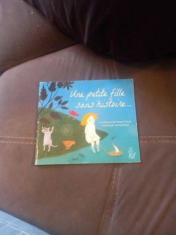 Une petite fille sans histoire