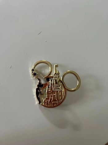 Pin’s collector 30 ans Disneyland Paris
