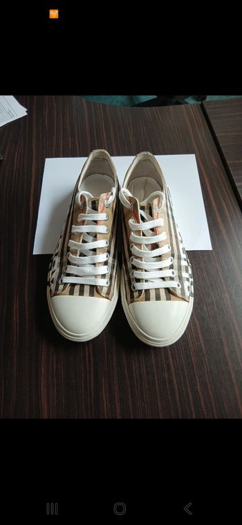 Baskets burberry, habillé en très bon état