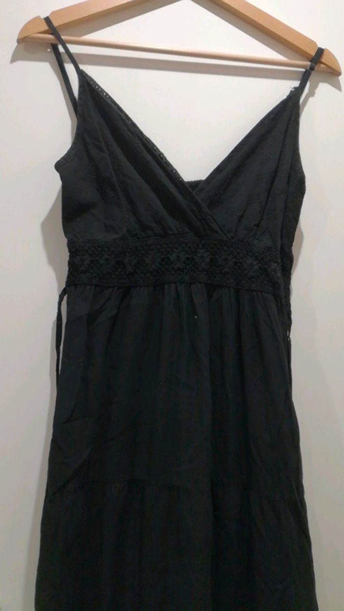 Robe noire à bretelles - photo numéro 2