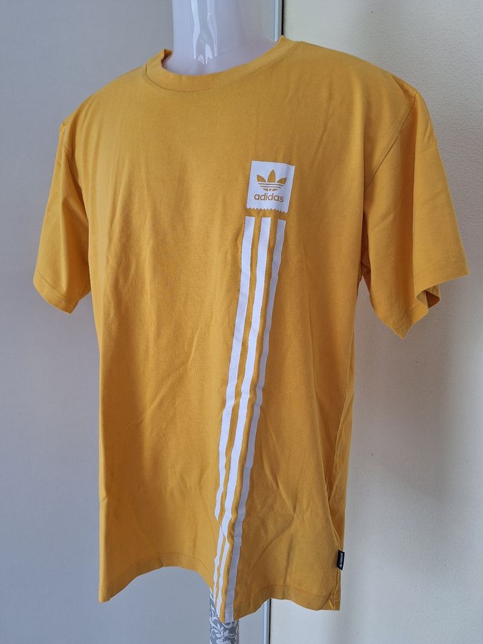 T-shirt taille M Adidas - photo numéro 2