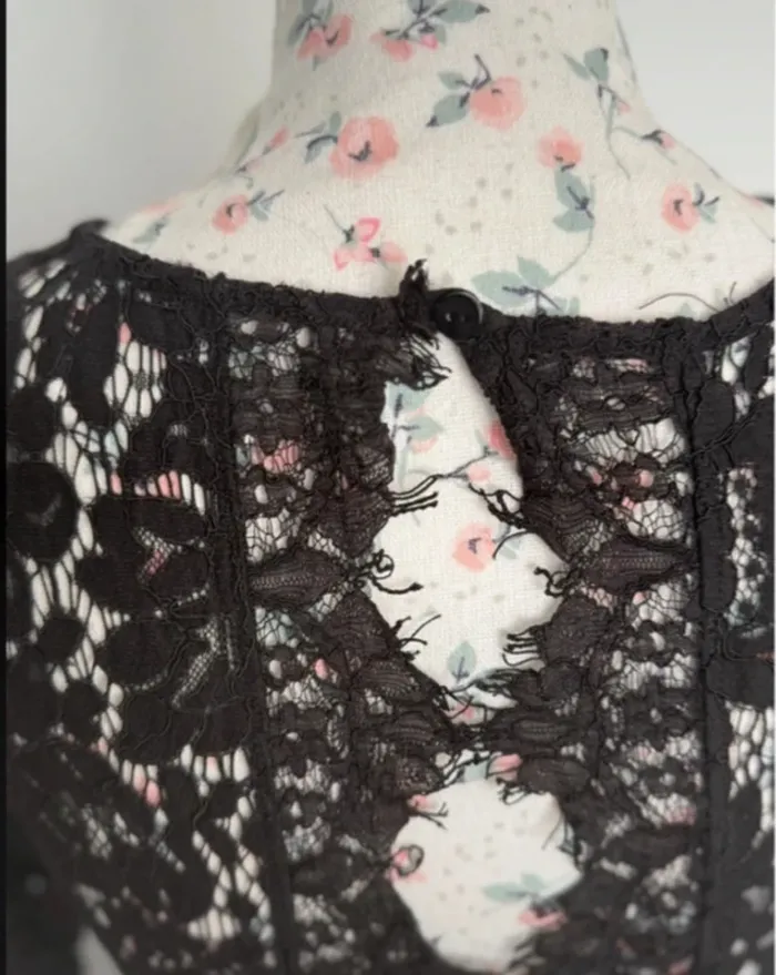 Superbe robe noire dentelle patineuse taille M - photo numéro 5