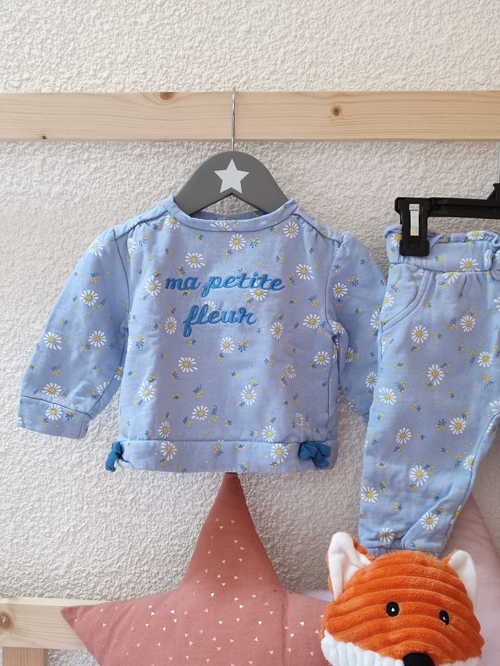 Ensemble pull + jogging - Molletonné - Motifs fleurs - 9 mois - Proche du neuf - Mots d'enfants - photo numéro 2