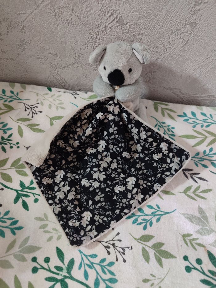 Doudou koala mouchoir doudou et cie