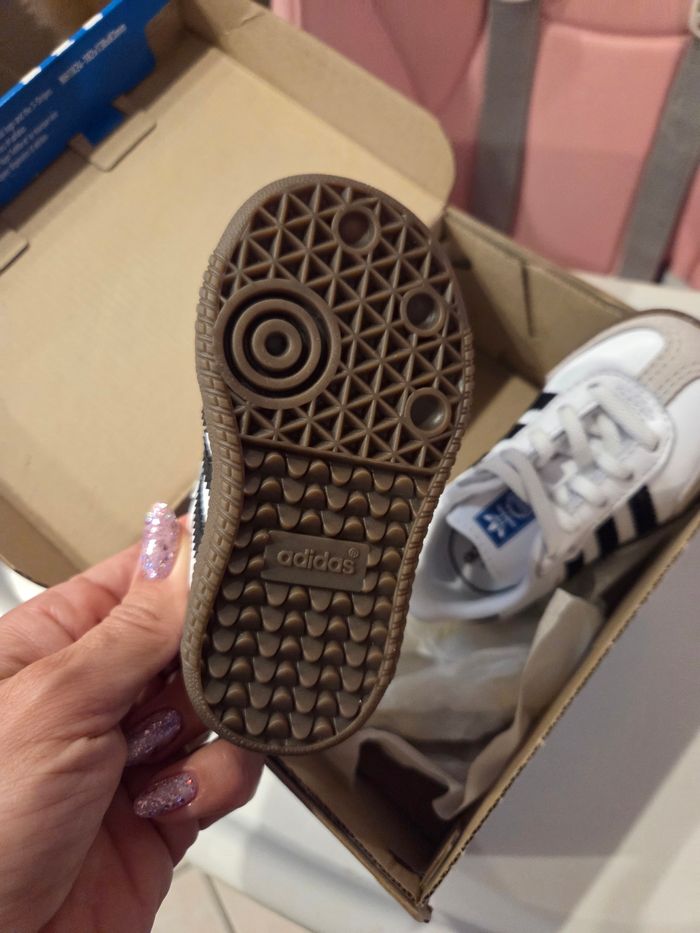 Baskets Adidas neuves - photo numéro 2