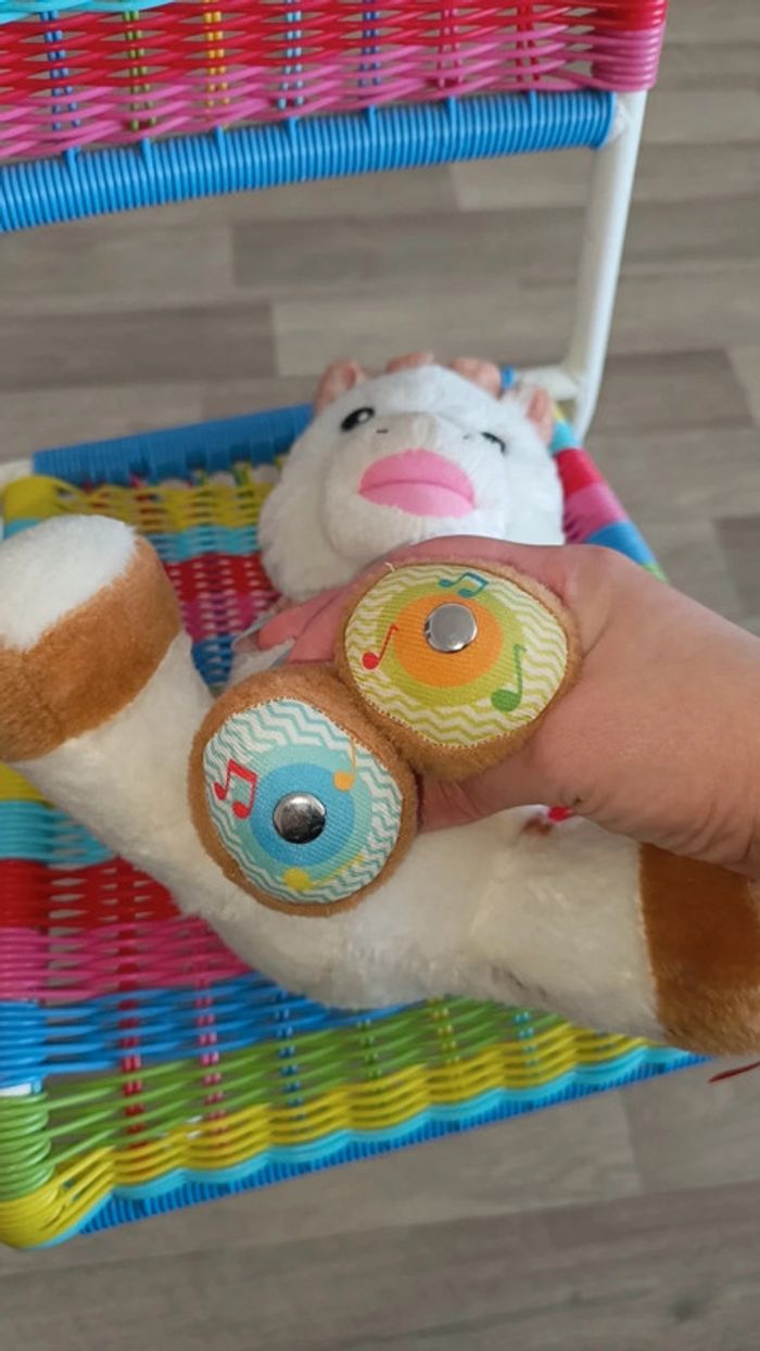 Peluche musicale Sophie la girafe - photo numéro 2