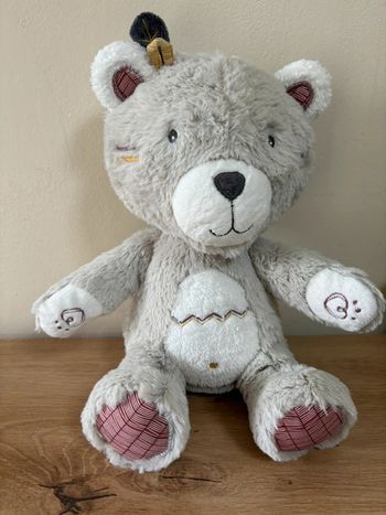 Doudou peluche ours indien gris blanc assis  sauthon