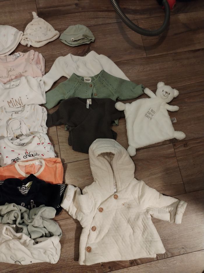 Lot vêtements naissance fille - photo numéro 4