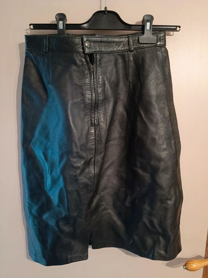 Jupe en cuir noir taille 38 - photo numéro 2