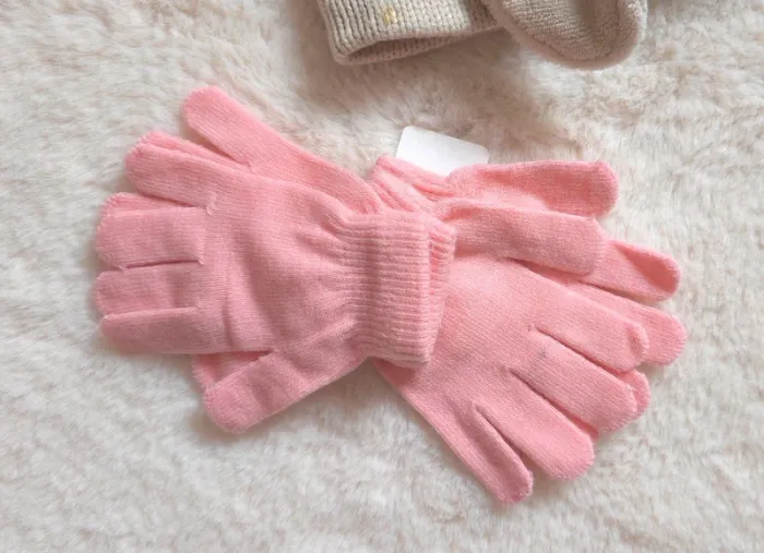 Bonnets + tour de cou 2/3 ans et 2 paires de gants - photo numéro 3
