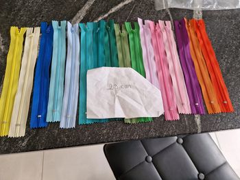 fermeture éclaire 20 cm et de différentes couleurs