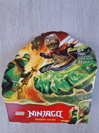 Lego ninjago Lloyd contre la toupie du monstre de la terre 