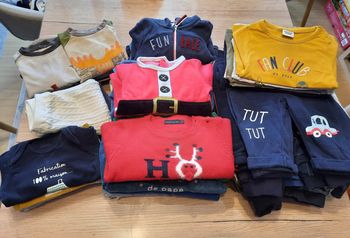 Lot 57 vêtements hiver taille 12 mois