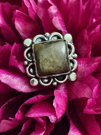 Bague texturee en argent sterling 925 avec pierre hypersthene