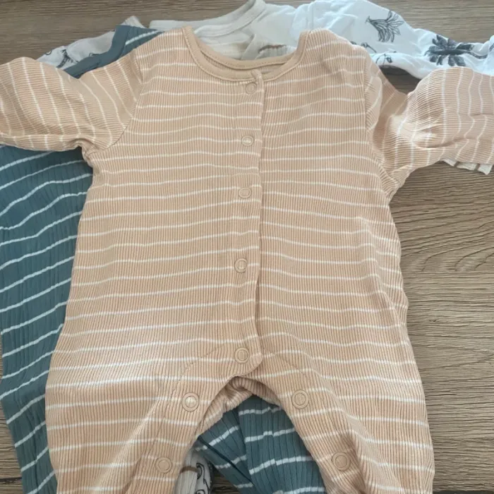 Lot de 5 pyjama 1 mois - photo numéro 3